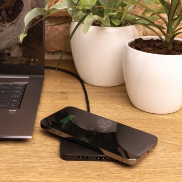 Logotrade Firmengeschenke das Foto: 10W Wireless Charger aus RSC recycl. Kunststoff mit Dual-USB