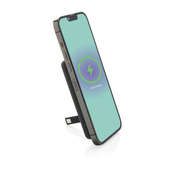 Logotrade Werbegeschenke das Foto: Zen 5000mAh 5W magnetische Bambus-Powerbank aus RCS rPlastik