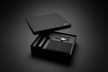 Logotrade promotional product image of: Swiss Peak RCS deluxe business gift set w/ water bottle