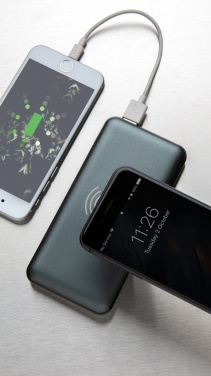 Logotrade reklaamkingituse foto: 10 000 mAh kiirlaadimine 10 W juhtmeta akupank