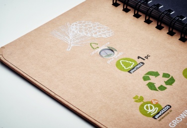 Logotrade reklaamkingi foto: A5 männipuu GROWNOTEBOOK™