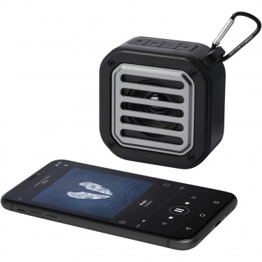 Logo trade mainoslahjat ja liikelahjat kuva: Solo 3 W:n IPX5 RCS -kierrätetystä muovista valmistettu, aurinkoenergialla toimiva Bluetooth®-kaiutin jousihaalla 