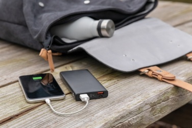 Logotrade mainoslahjat kuva: Alumiininen 18W 10000mAh PD varavirtalähde