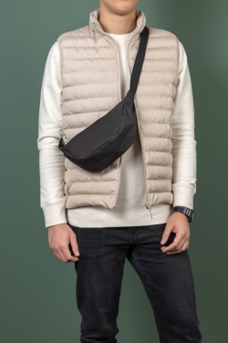Logotrade liikelahja tuotekuva: Crescent AWARE™ RPET puolikuun muotoinen crossbody -laukku