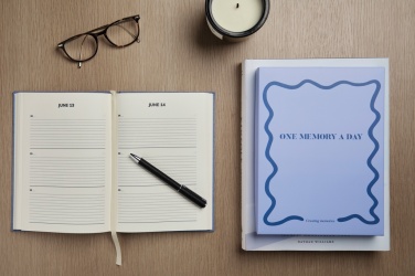 Logotrade liikelahja tuotekuva: VINGA One memory a day -päiväkirja GRS-sertifioitua paperia