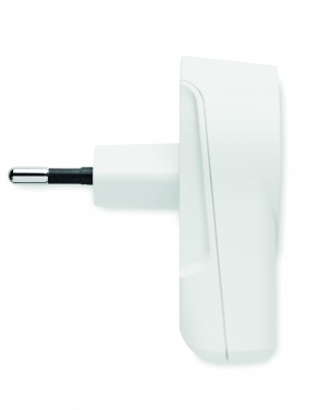 Logotrade liikelahja mainoslahja kuva: Matka-adapteri USB-laturi