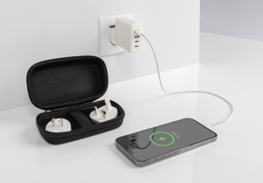 Logo trade mainoslahja ja liikelahja tuotekuva: TravelCharge Pro RCS -matkalaturi USB C:llä