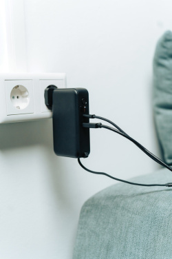 Logo trade mainoslahjat ja liikelahjat kuva: Urban Vitamin Eureka RCS 65 W hybridilaturi ja virtapankki