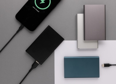 Logotrade korporatīvās dāvanas foto: RCS otrreizēji pārstrādāta plastmasas/alumīnija 4000 mah jaudas banka ar C tipu