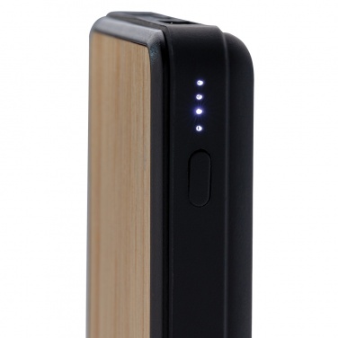 Logotrade reklamprodukter bild: 8.000 mAh powerbank m. trådlös laddning RCS plast