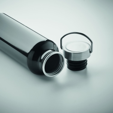Logotrade kampanjprodukter bild: 500 ml flaska av återvunnet aluminium med ett lock i rostfritt stål med handtag
