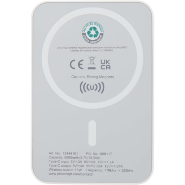 Logotrade presentreklam bild: Acrab 5 000 mAh 15 W magnetisk trådlös powerbank med 20 W PD – tillverkad av återvunnen plast