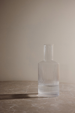 Logotrade kampanjprodukter bild: VINGA York karaff 1,45 L